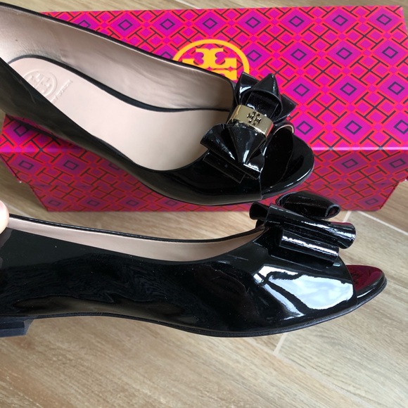 Tory Burch Patent Black Stacked Bow Peep toe Flats - Picture 8 of 15